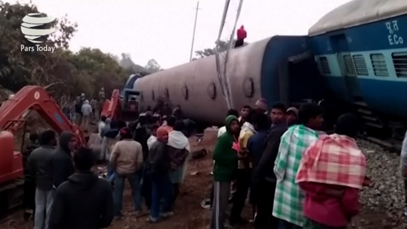 Iranpress: سانحه مرگبار خروج قطار از ریل در هند/ ویدئو