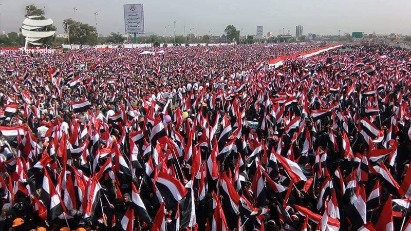 Iranpress:  مردم یمن در دومین سالگرد تجاوز عربستان به این کشور تظاهرات کردند +ویدئو