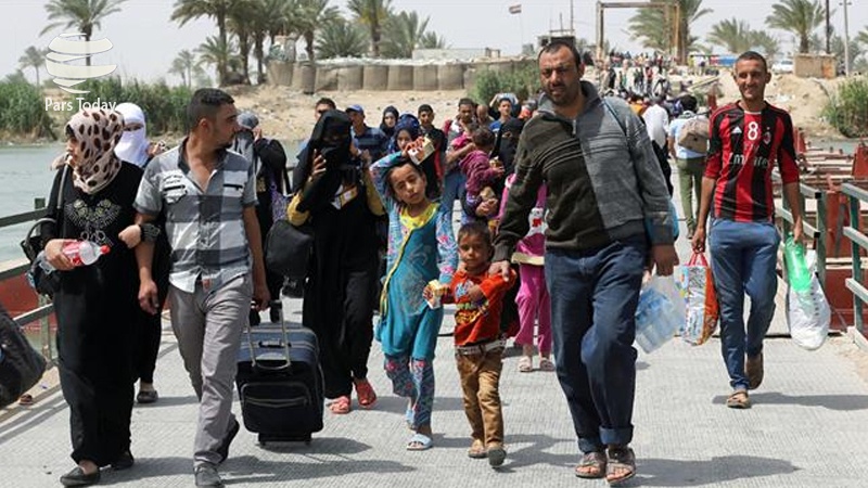 Iranpress: تداوم انتقال خانواده های آواره عراقی از غرب موصل به نقاط امن