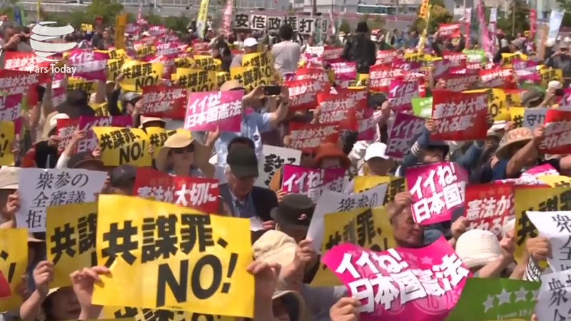 Iranpress: تجمع مخالفان تغییر قانون اساسی ژاپن در توکیو + ویدئو