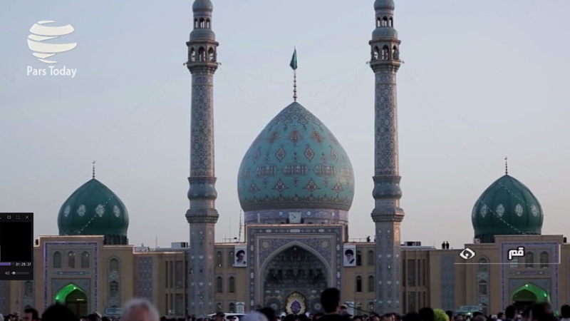 Iranpress: مسجد جمکران، آماده میزبانی از عاشقان حضرت قائم(عج)+ ویدئو