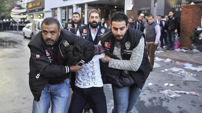 Iranpress: درخواست جامعه مطبوعاتی فرانسه برای آزادی خبرنگار زندانی در ترکیه