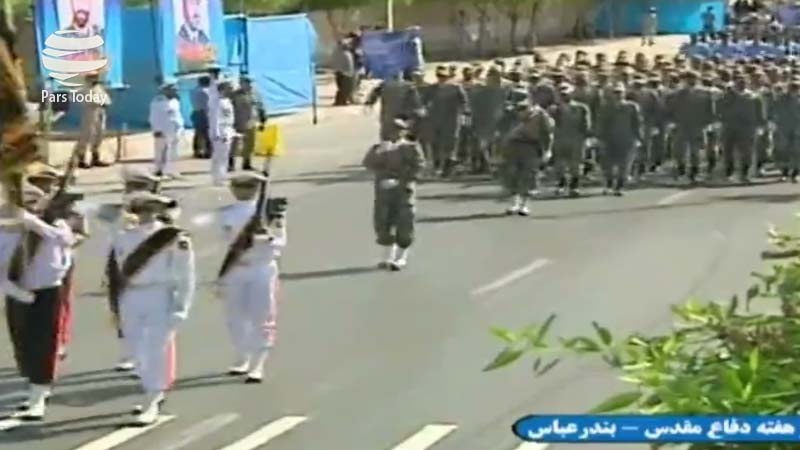 Iranpress: برگزاری رژه نیروهای مسلح بر فراز خلیج فارس و تنگه هرمز+ ویدئو
