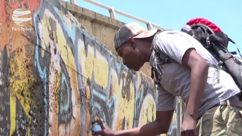 Iranpress:  تلاش‌های هنرمند کنیایی برای اشاعه صلح در نایروبی+ ویدئو