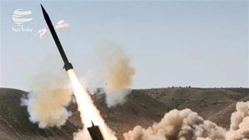 Iranpress: شلیک 5 موشک «زلزال1» یمن به مواضع مزدوران سعودی در صحرای «میدی»
