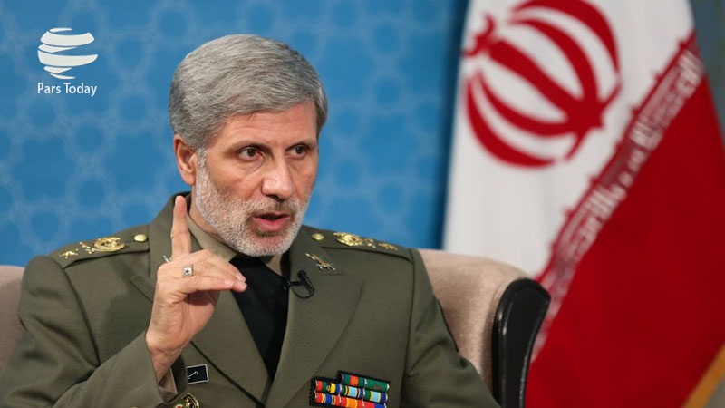 Iranpress:  سرتیپ حاتمی: دشمنان، ایرانی ناامن و بی ثبات را در سر می پرورانند