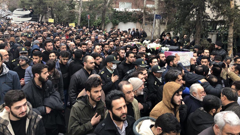Iranpress: تشییع پیکر 3 پلیس شهید حادثه خیابان پاسداران+ ویدئو