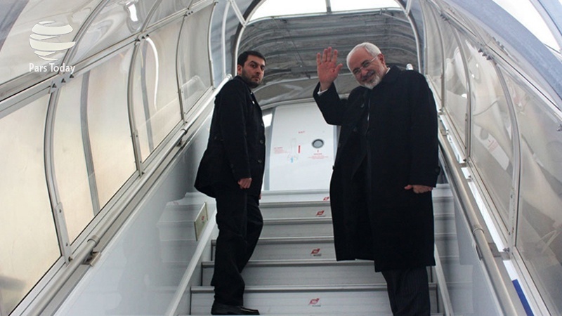 Iranpress: ظریف باکو را به مقصد آستانه ترک کرد