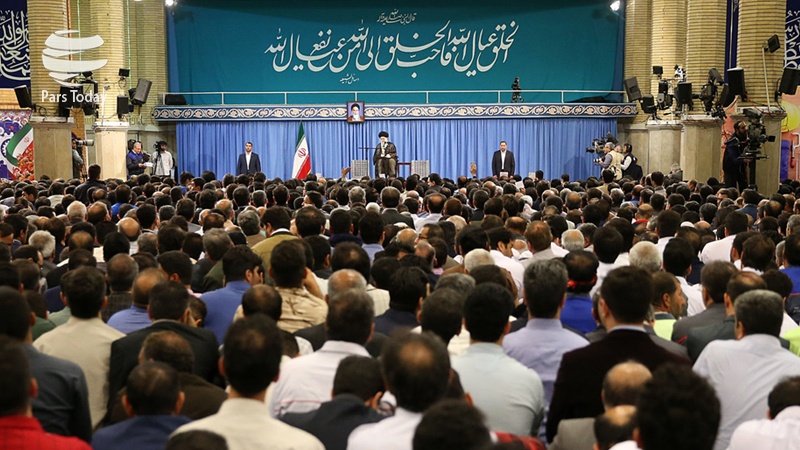 Iranpress: رهبر انقلاب در دیدار کارگران: امروز اتاق جنگِ علیه ما، وزارت خزانه‌داری آمریکاست+ ویدئو