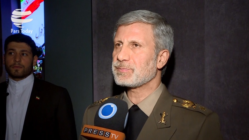 Iranpress: امیر حاتمی: در حوزه موشکی و دفاعی روند خودکفایی را به سرعت ادامه می‌دهیم+ ویدئو