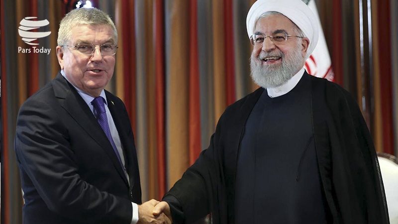 Iranpress: روحانی در دیدار رئیس کمیته بین‌المللی المپیک: ورزش برای ایران اهمیت دارد 