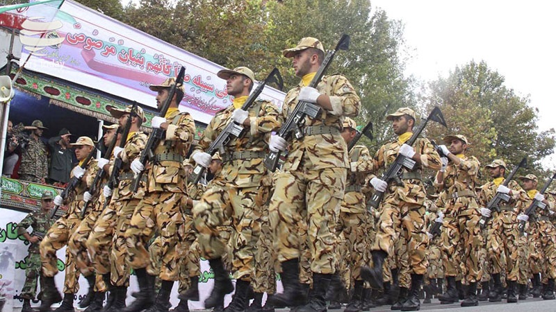 Iranpress: رژه نیروهای مسلح در استان‌ها