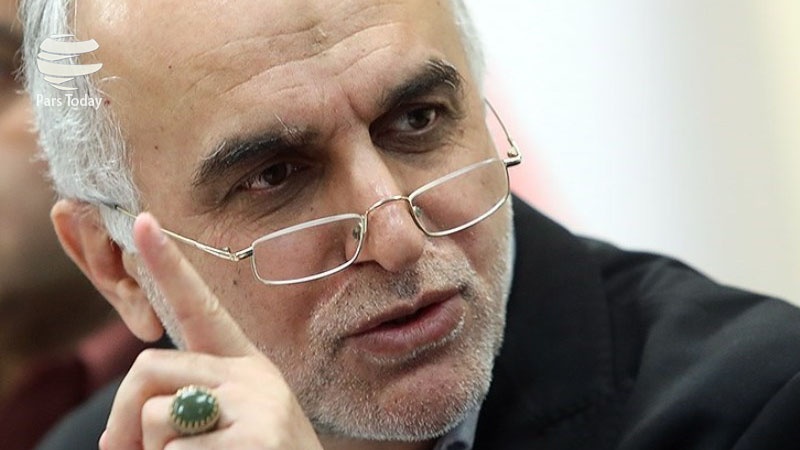 Iranpress: وزیر اقتصاد: برنامه‌های مناسبی برای مقابله با تحریم‌ها تدوین شده‌است