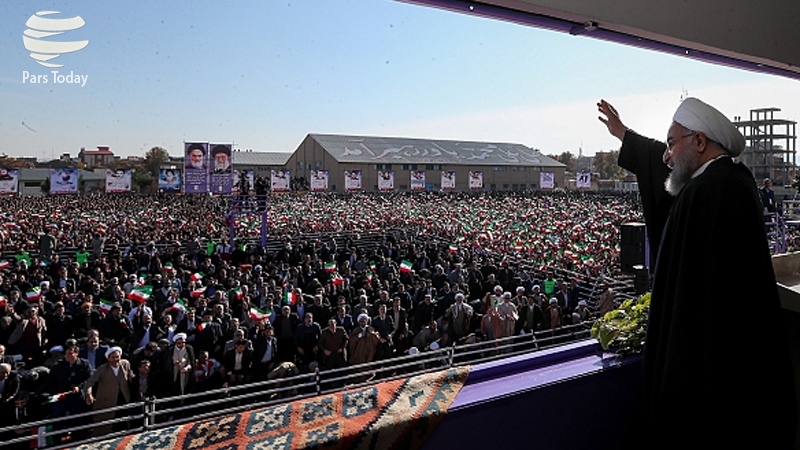 ایران پرس: روحانی در جمع مردم خوی: ایران در برابر هیچ قدرتی سر فرود نمی‌آورد+ ویدئو