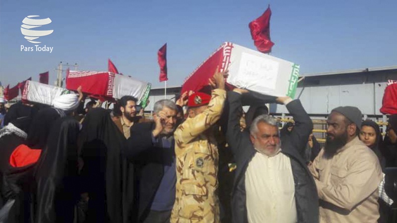 Iranpress: انتقال پیکر 72 شهید دفاع مقدس از مرز شلمچه به کشور 