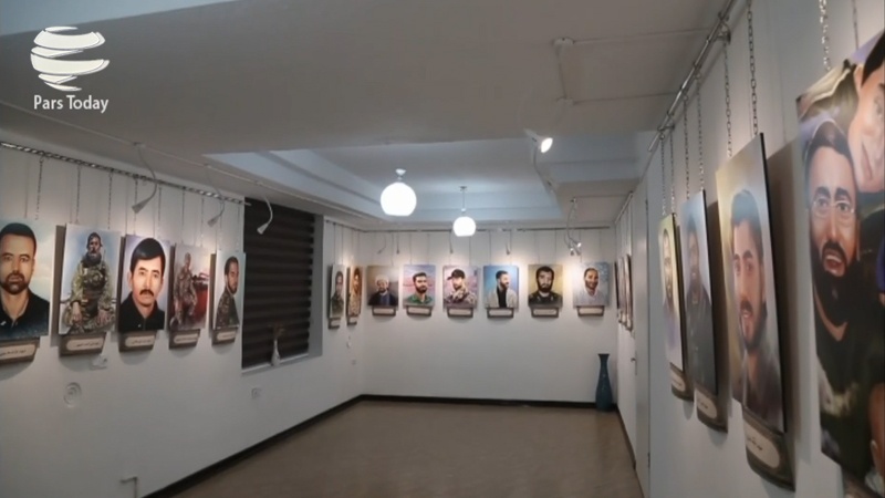 Iranpress: گزارش: نمایشگاه «جلوه‌سرو» با موضوع شهیدان مدافع حرم 