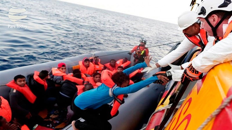 Iranpress: نجات بیش از 500 مهاجر در دریای مدیترانه