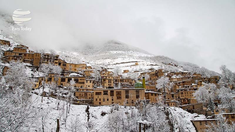 Iranpress: تصاویر: بارش برف در ماسوله