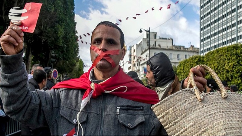 Iranpress: اعتصاب سراسری در هشتمین سالگرد انقلاب تونس/ تحلیل