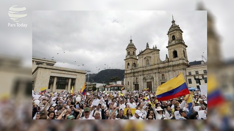 Iranpress: راهپیمایی هزاران نفر از مردم کلمبیا علیه خشونت