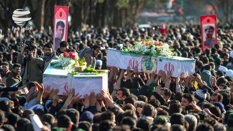 Iranpress: تصاویر: تشییع شهیدان تروریستی زاهدان