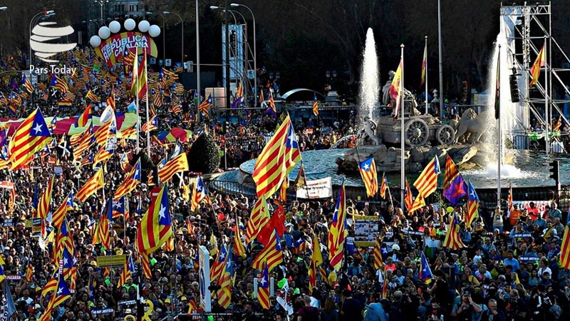 Iranpress: تظاهرات جدایی‌طلبان کاتالونیا در خیابان های مادرید