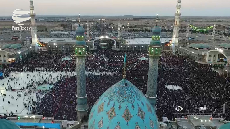 Iranpress: گزارش: مسجد مقدس جمکران، میعادگاه عاشقان امام عصر (عج)