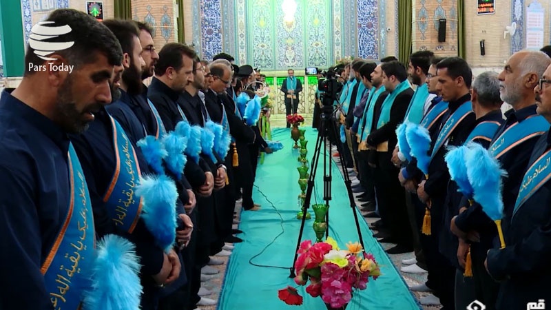 Iranpress: گزارش: در انتظار نیمه شعبان، غبارروبی مسجد مقدس جمکران