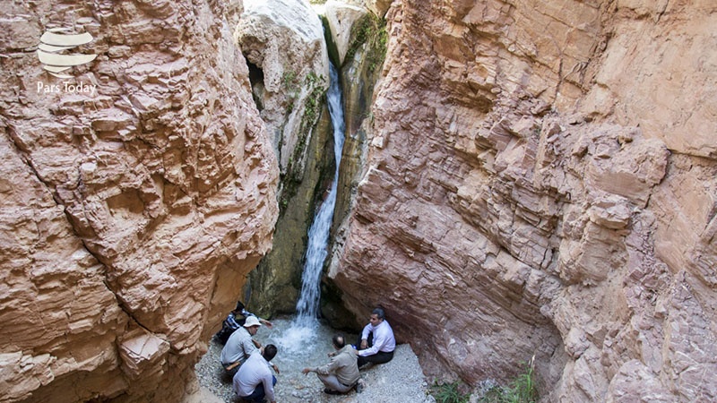 ایران پرس: اینجا ایران است؛ تفتو، لذت تماشای آبشار در کویر