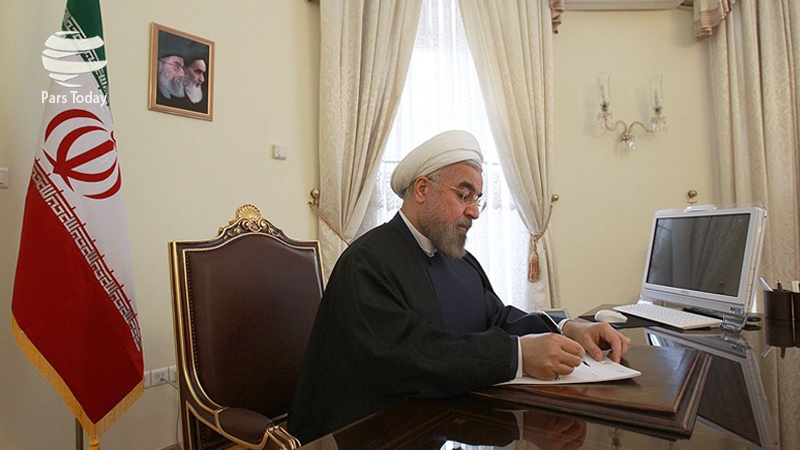 Iranpress:  روحانی فرارسیدن سالگرد استقلال جمهوری قرقیزستان را تبریک گفت