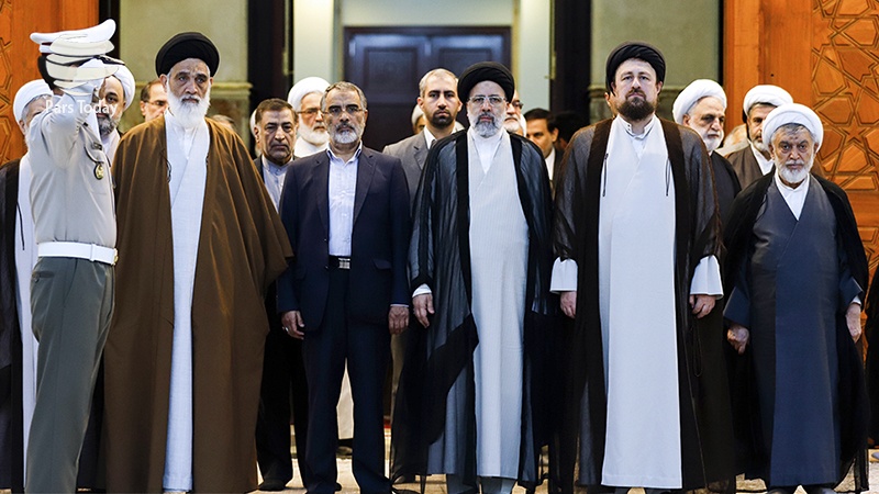 Iranpress: تصاویر: تجدید میثاق مسئولان عالی قضایی با آرمان‌های امام خمینی (ره)