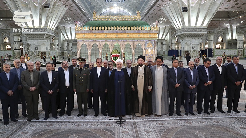 Iranpress: روحانی: مردم ایران مقاوم و استوار در برابر توطئه‌های بیگانگان ایستاده‌اند