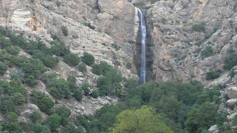 ایران پرس: اینجا ایران است؛ "آبشار بهرام بیگی" نگین خوش رنگ سرزمین چهار فصل