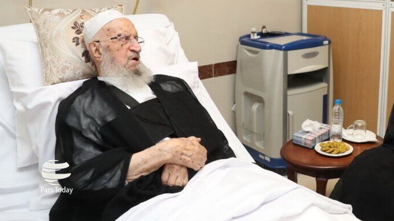 Iranpress: آیت‌الله مکارم شیرازی از بیمارستان مرخص شد