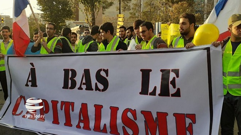 Iranpress: تجمع دانشجویان مقابل سفارت فرانسه در حمایت از جلیقه‌زردها