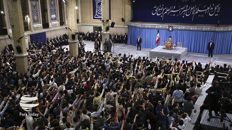 Iranpress: تصاویر: دیدار دانش‌آموزان و دانشجویان با رهبر معظم انقلاب اسلامی