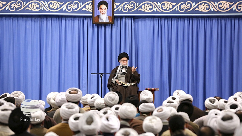 Iranpress: رهبر معظم انقلاب: اگر توان مدیریتی ندارید، مسئولیت نپذیرید