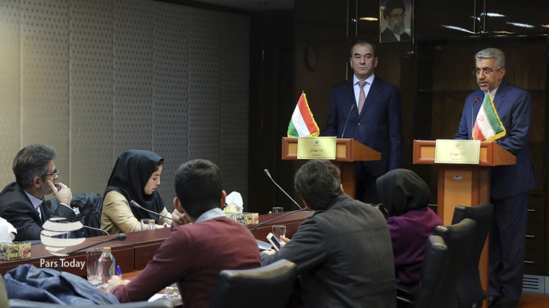 Iranpress: توافق ایران و تاجیکستان برای انجام مراودات مالی با ارزهای ملی