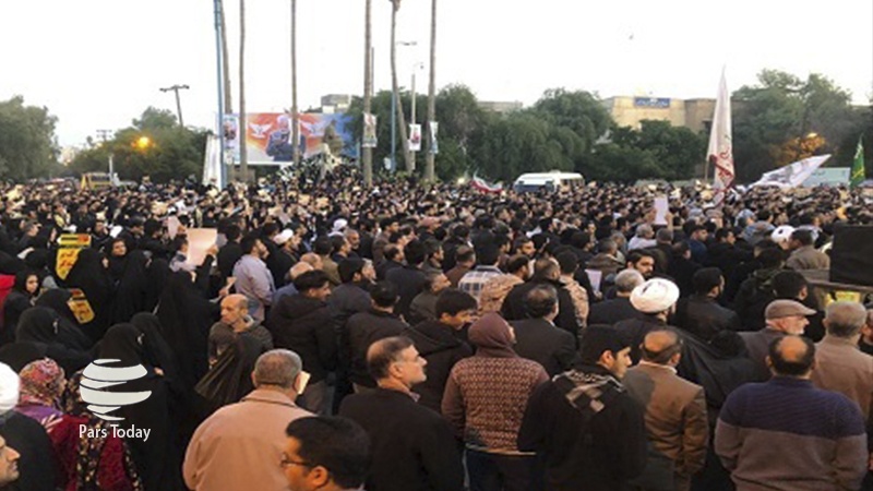 ایران پرس: پخش زنده حضور باشکوه مردم اهواز در مراسم تشییع شهید سپهبد سلیمانی از "ایران پرس"