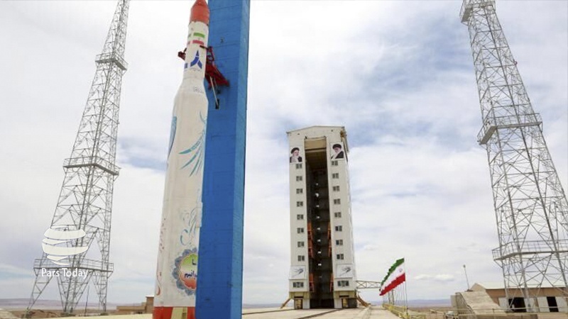 Iranpress:  ماهواره بر سیمرغ ماهواره "ظفر" را به فضا پرتاب کرد