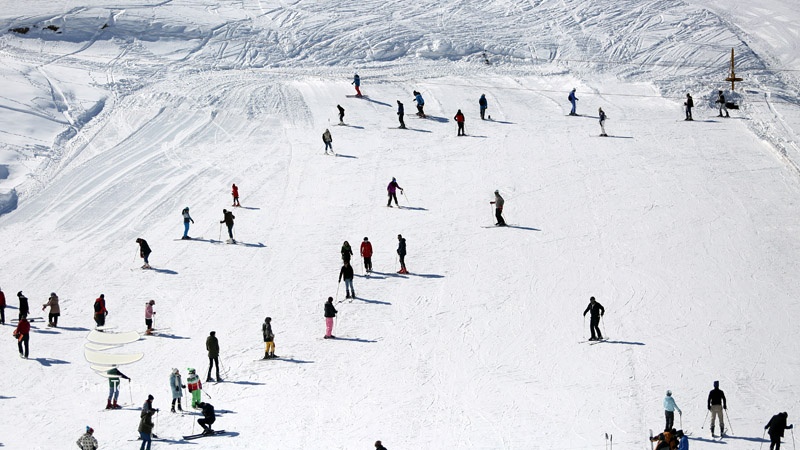 Iranpress: تصاویر: پیست اسکی فریدون‌شهر؛ تفریح زمستانی در ارتفاع 3 هزار متری 