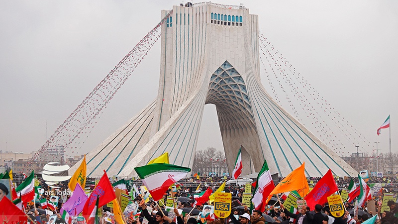 Iranpress:  آغاز راهپیمایی سالگرد پیروزی انقلاب اسلامی در سراسر ایران؛ تا دقایقی دیگر