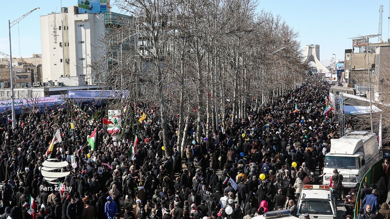 Iranpress: اذعان رسانه‌های غربی به حضور پرشور مردم ایران در جشن پیروزی انقلاب