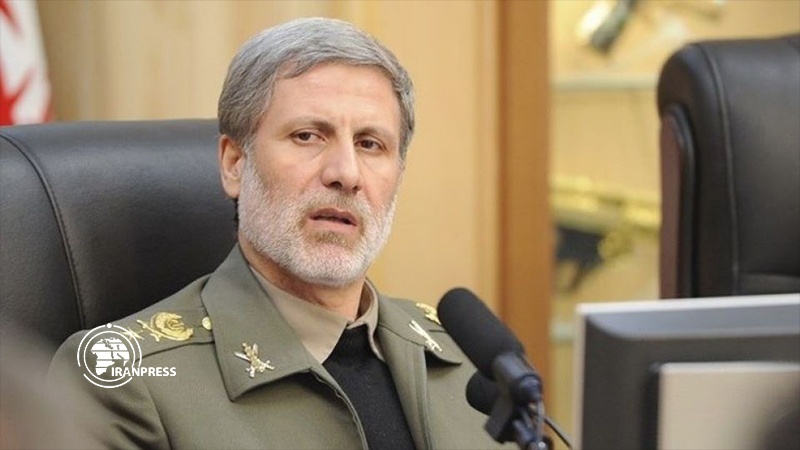 Iranpress: حاتمی: تحریم‌ها تاثیری بر روند پیشرفت‌های دفاعی ایران نداشته است
