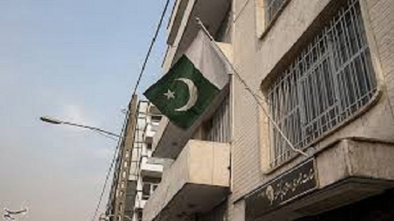 Iranpress: سفارت ایران در پاکستان انفجار تروریستی در پیشاور را محکوم کرد  