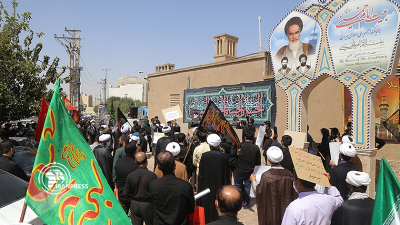 ایران پرس: تجمع طلاب و دانشجویان قمی در محکومیت توهین به پیامبر اسلام (ص)