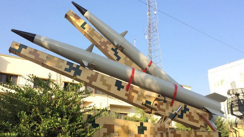 Iranpress: نمایش پرتابگر دو فروندی موشک رعد- 500 سپاه پاسداران