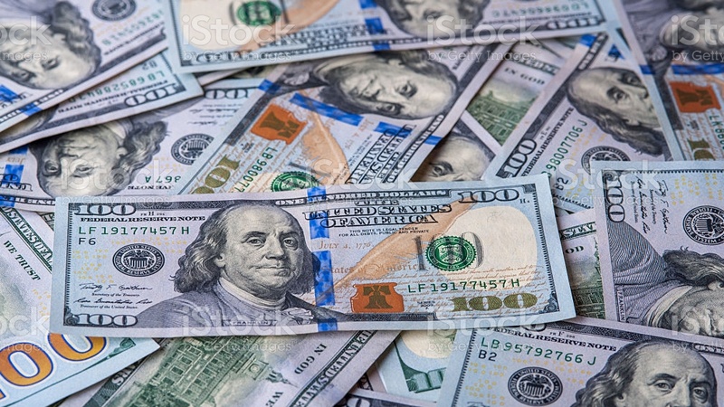 Iranpress: تداوم افت نرخ دلار در نخستین روز اردیبهشت‌ماه