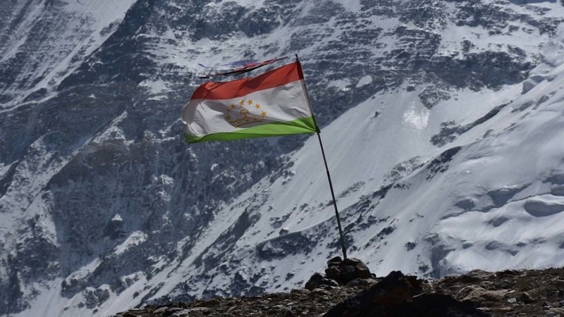 Iranpress: پیشنهاد تغییر نام قله «پتر کبیر» به «ابوعبدالله رودکی»