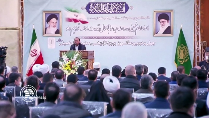 Iranpress: مراسم چهل و دومین سالروز پیروزی انقلاب در حرم امام خمینی(ره)| پخش زنده از ایران پرس